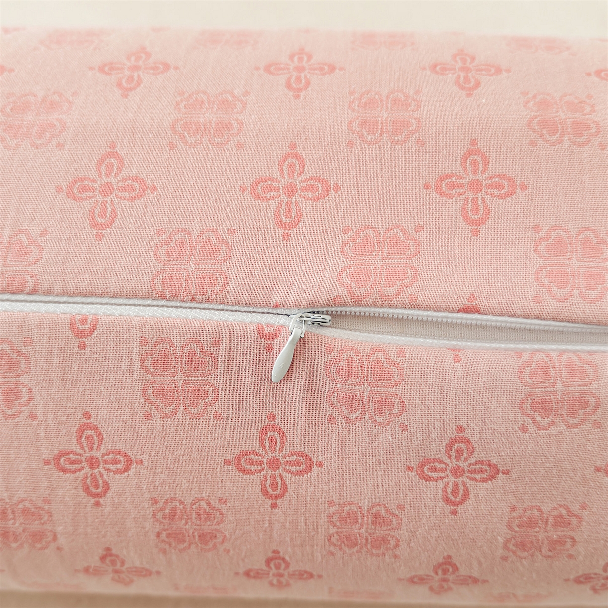 91家纺网 家纺一手货源 找家纺 （总）麦肯锡 2025新款记忆棉圆柱伴眠长抱枕 枕头