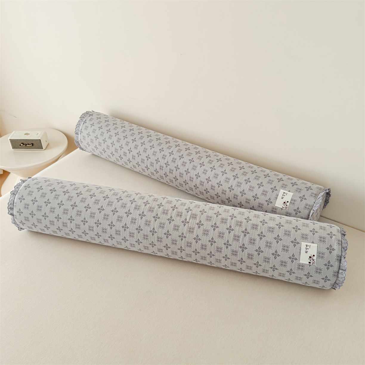 91家纺网 家纺一手货源 找家纺 麦肯锡 2025新款记忆棉圆柱伴眠长抱枕 枕头 灰色【产品图】/只