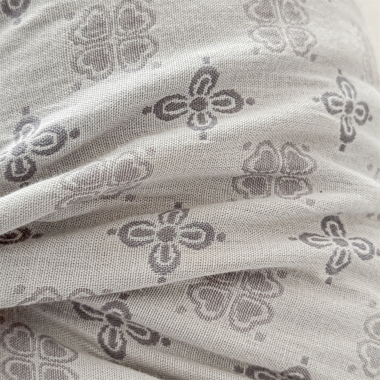 91家纺网 家纺一手货源 找家纺 麦肯锡 2025新款记忆棉圆柱伴眠长抱枕 枕头 灰色【产品图】/对