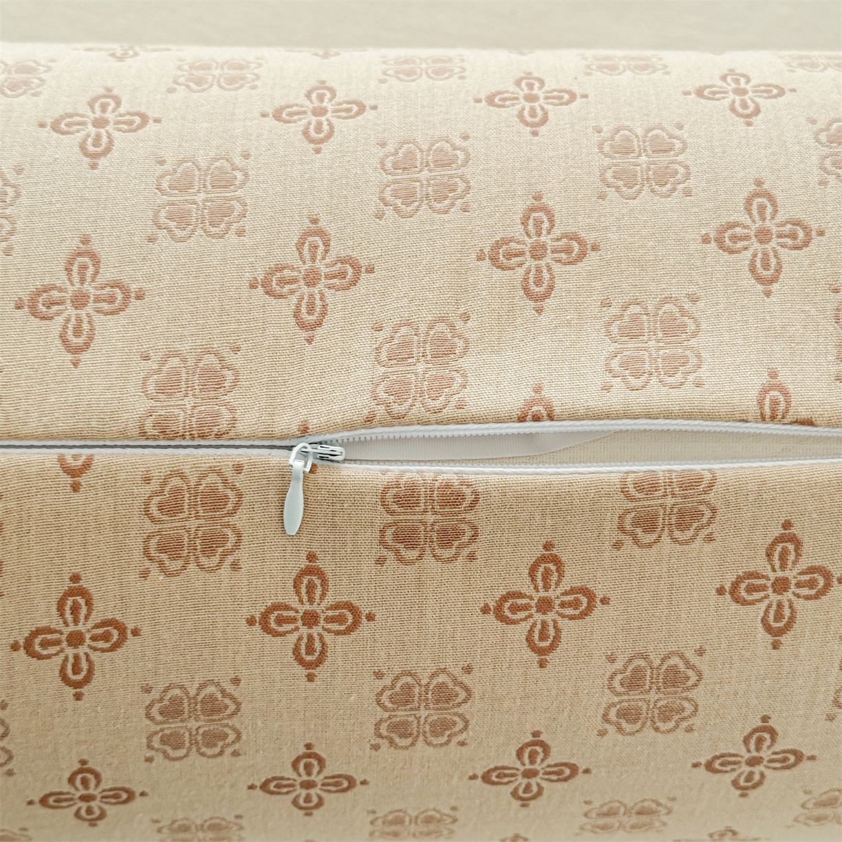 91家纺网 家纺一手货源 找家纺 麦肯锡 2025新款记忆棉圆柱伴眠长抱枕 枕头 棕色【产品图】/对