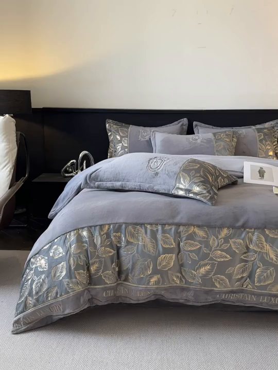 91家纺网 家纺一手货源 找家纺 （总）帝王家纺 2025新款冬季刺绣加厚保暖烫金牛奶绒四件套珊瑚绒轻奢高级感