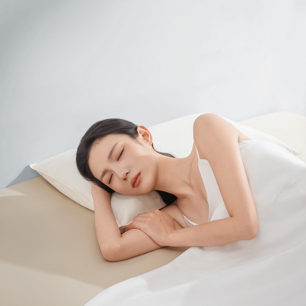 91家纺网 家纺一手货源 找家纺 可恩欣 2025新款零压舒颈蝴蝶枕枕头枕芯 奶杏白