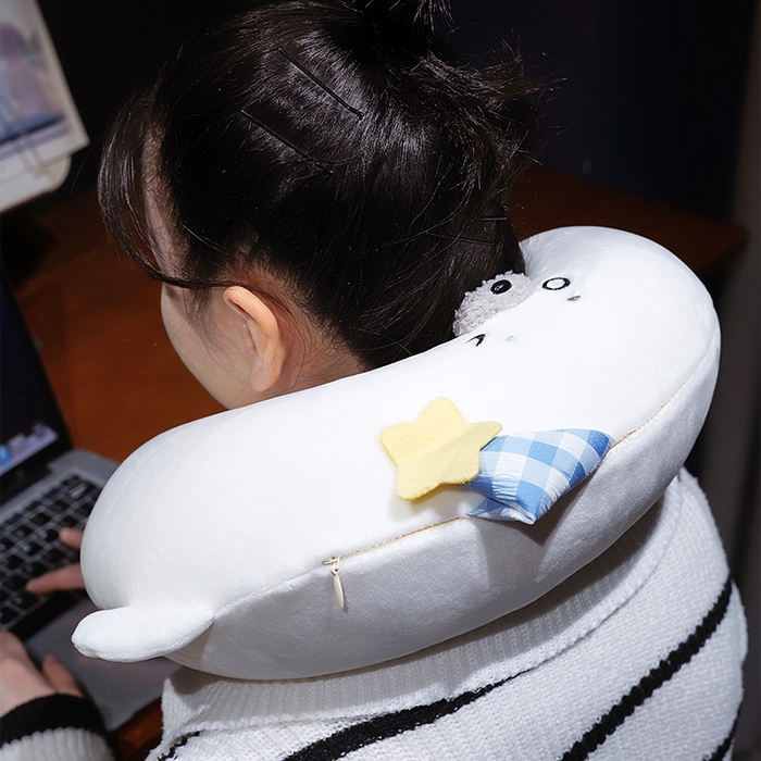 91家纺网 家纺一手货源 找家纺 仟亿莱 2025新款萌萌海豹记忆棉U枕枕头枕芯 记忆眨眼海豹