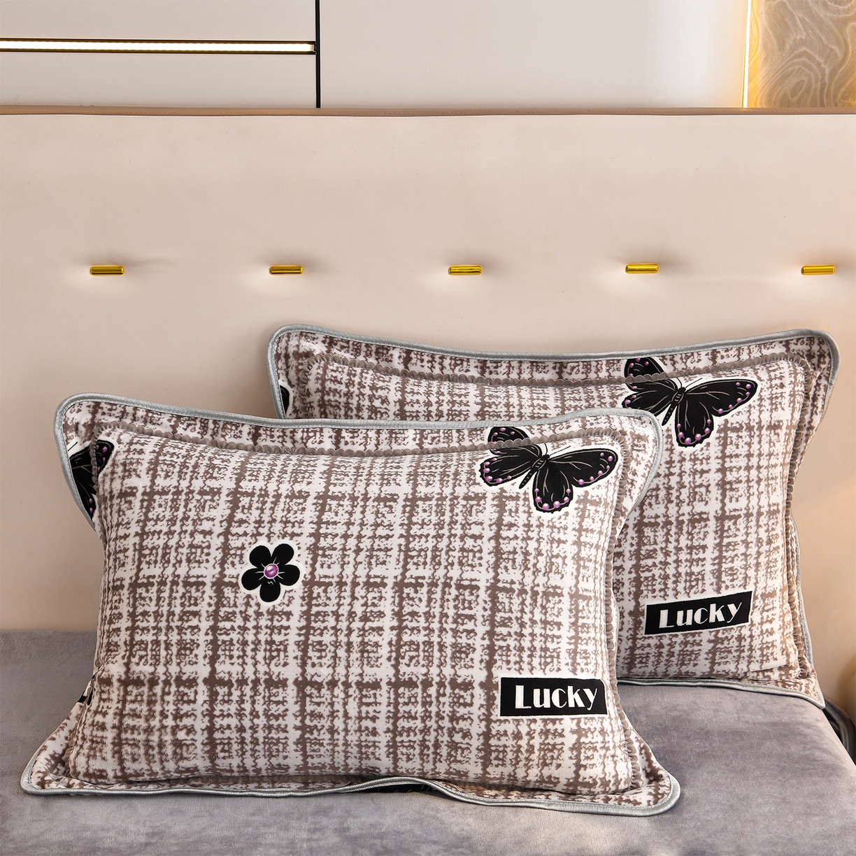 91家纺网 家纺一手货源 找家纺 曼尼家纺 2025新款7斤高克重牛奶绒四件套 汀兰蝶语