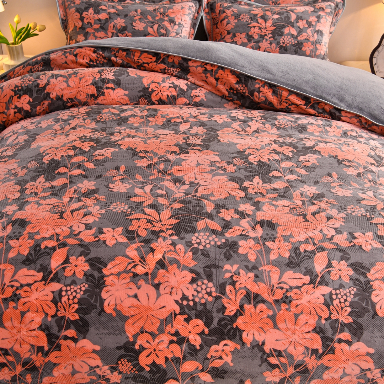 91家纺网 家纺一手货源 找家纺 曼尼家纺 2025新款7斤高克重牛奶绒四件套 浓艳牡丹