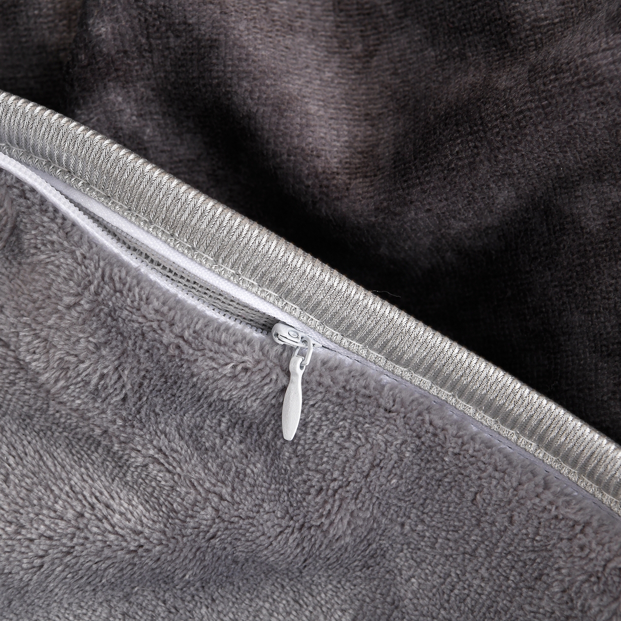 91家纺网 家纺一手货源 找家纺 曼尼家纺 2025新款7斤高克重牛奶绒四件套 流萤蝶影