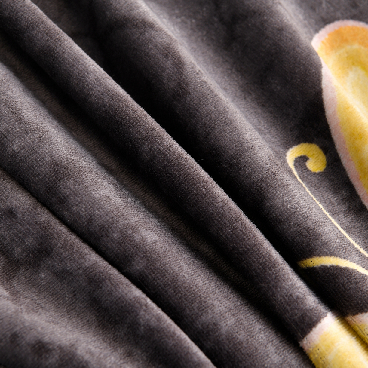 91家纺网 家纺一手货源 找家纺 曼尼家纺 2025新款7斤高克重牛奶绒四件套 流萤蝶影