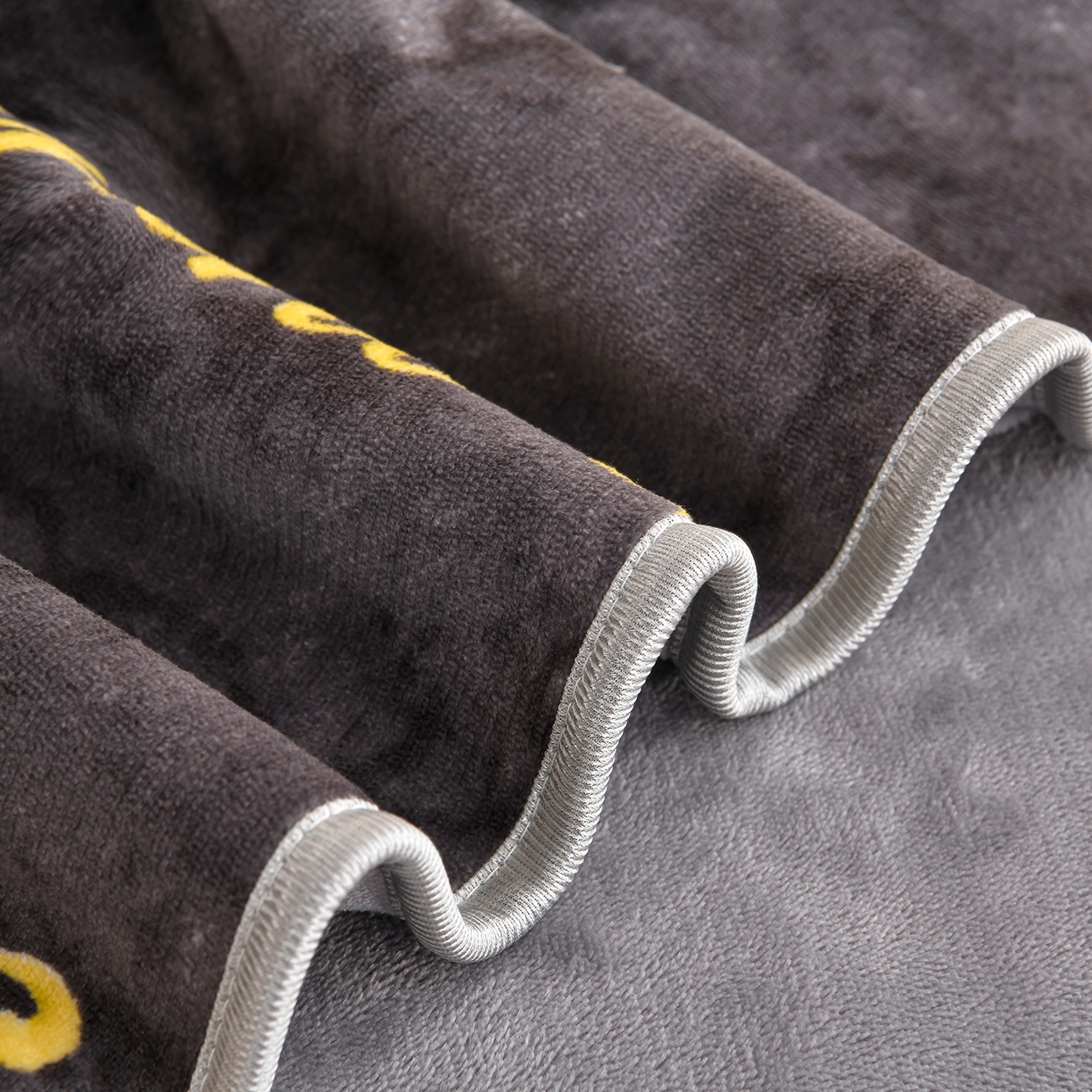 91家纺网 家纺一手货源 找家纺 曼尼家纺 2025新款7斤高克重牛奶绒四件套 流萤蝶影