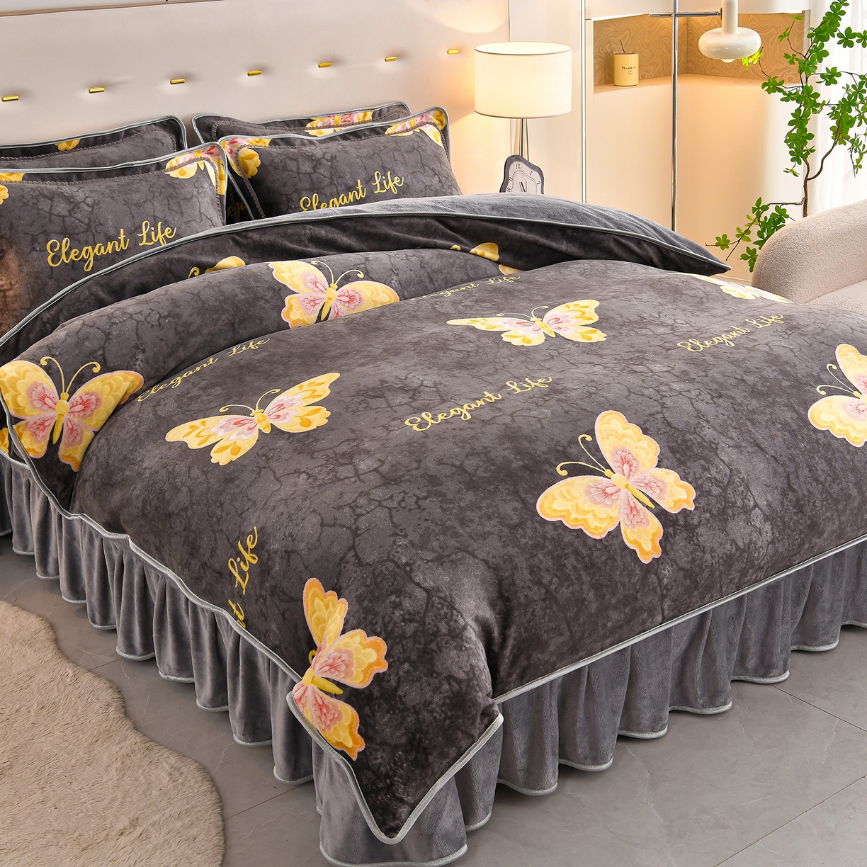 91家纺网 家纺一手货源 找家纺 曼尼家纺 2025新款7斤高克重牛奶绒四件套 流萤蝶影