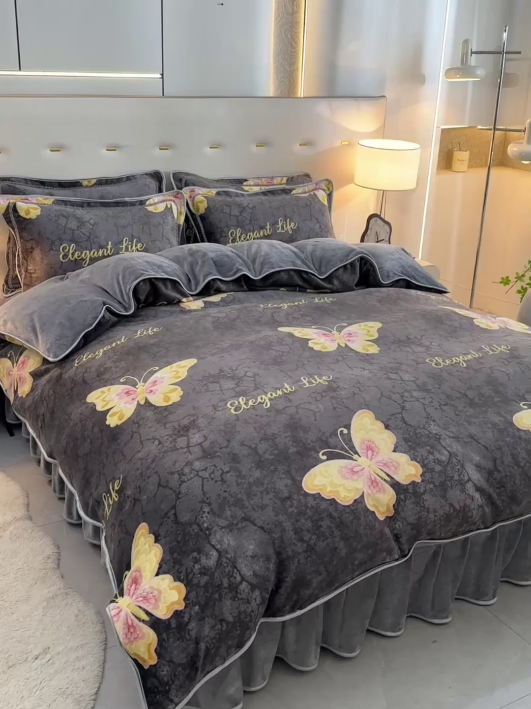 91家纺网 家纺一手货源 找家纺 曼尼家纺 2025新款7斤高克重牛奶绒四件套 流萤蝶影