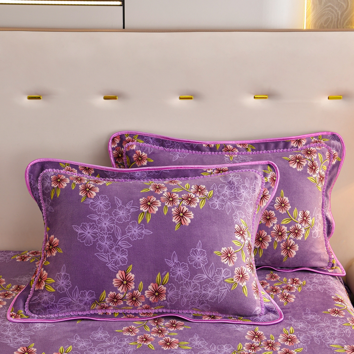 91家纺网 家纺一手货源 找家纺 曼尼家纺 2025新款7斤高克重牛奶绒四件套 妩媚樱花