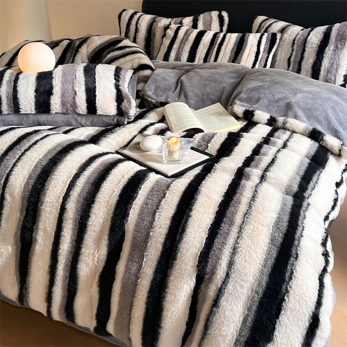 91家纺网 家纺一手货源 找家纺 玖琳家纺 2025新款双面高端高克重‬兔绒毛‬牛奶绒轻奢款四件套- 时光系列 黑白条