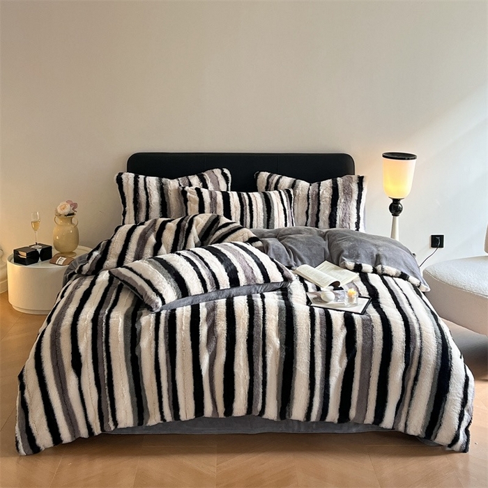 玖琳家纺 2025新款双面高端高克重‬兔绒毛‬牛奶绒轻奢款四件套- 时光系列 黑白条