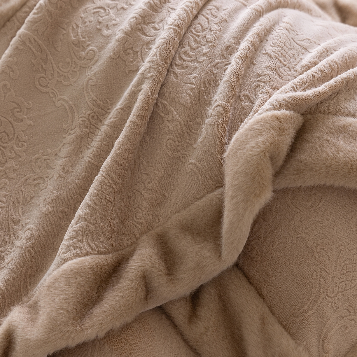 91家纺网 家纺一手货源 找家纺 佳汐蓝家纺 2025新款奶芙绒浮雕工艺四件套-雪春北集 控价：券后不低于458 雪春北集-咖色