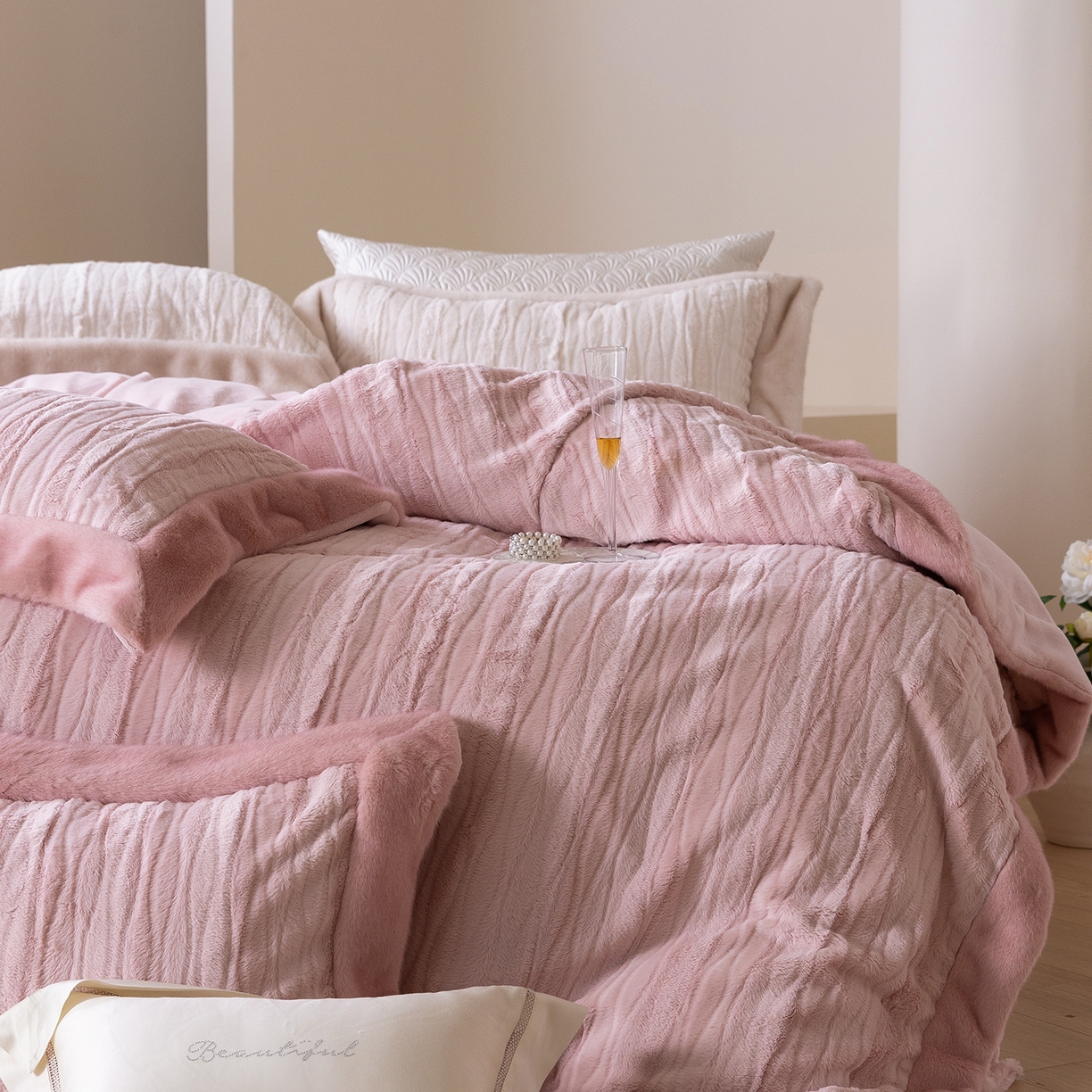 91家纺网 家纺一手货源 找家纺 （总）佳汐蓝家纺 2025新款压花牛奶绒四件套-璀璨人生 控价：券后不低于438