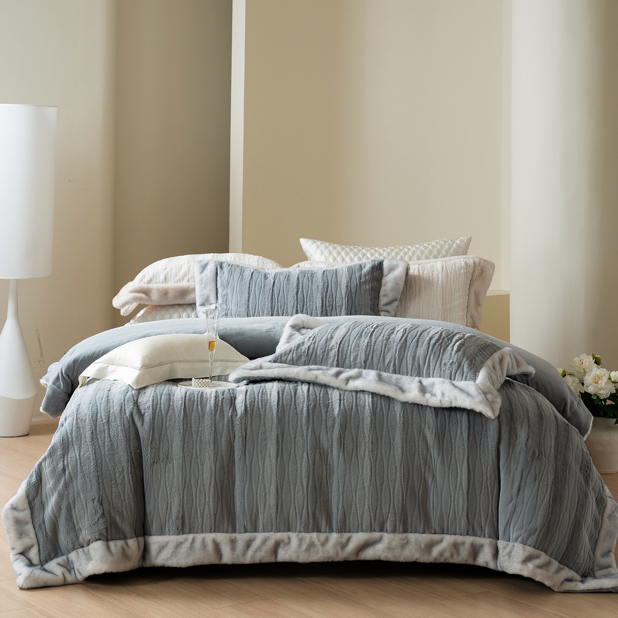 91家纺网 家纺一手货源 找家纺 （总）佳汐蓝家纺 2025新款压花牛奶绒四件套-璀璨人生 控价：券后不低于438