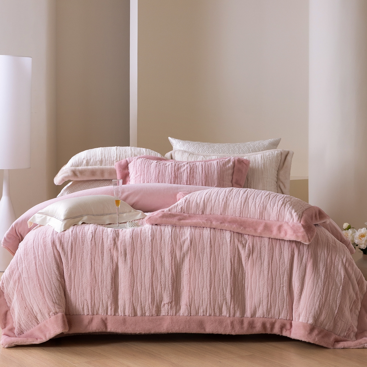 91家纺网 家纺一手货源 找家纺 （总）佳汐蓝家纺 2025新款压花牛奶绒四件套-璀璨人生 控价：券后不低于438