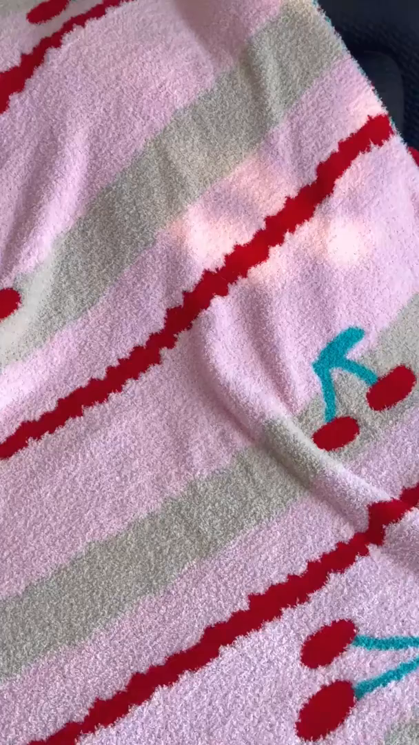 91家纺网 家纺一手货源 找家纺 觅糖家纺 2025新款圣诞限定暖绒盖毯 粉樱日记