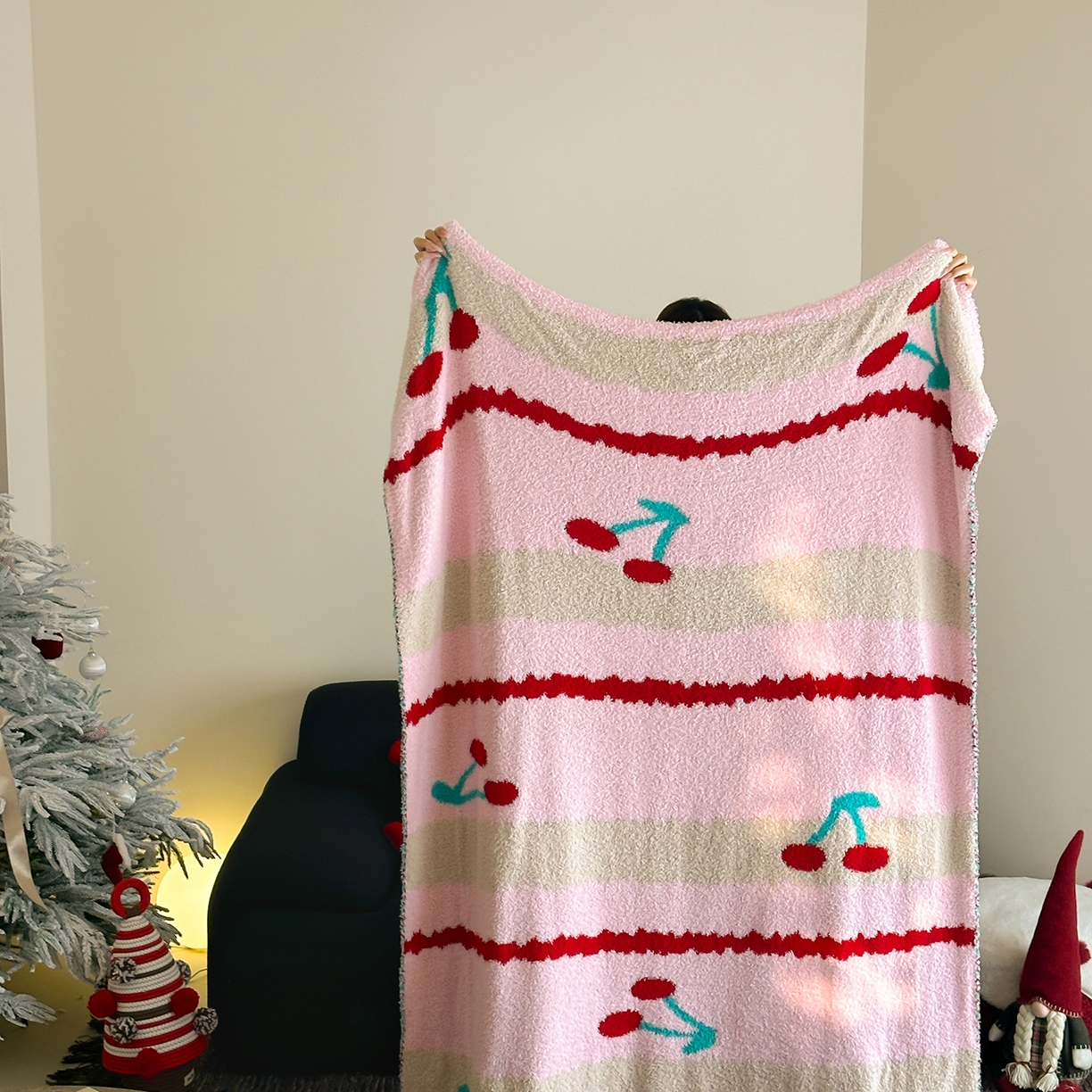 91家纺网 家纺一手货源 找家纺 觅糖家纺 2025新款圣诞限定暖绒盖毯 粉樱日记