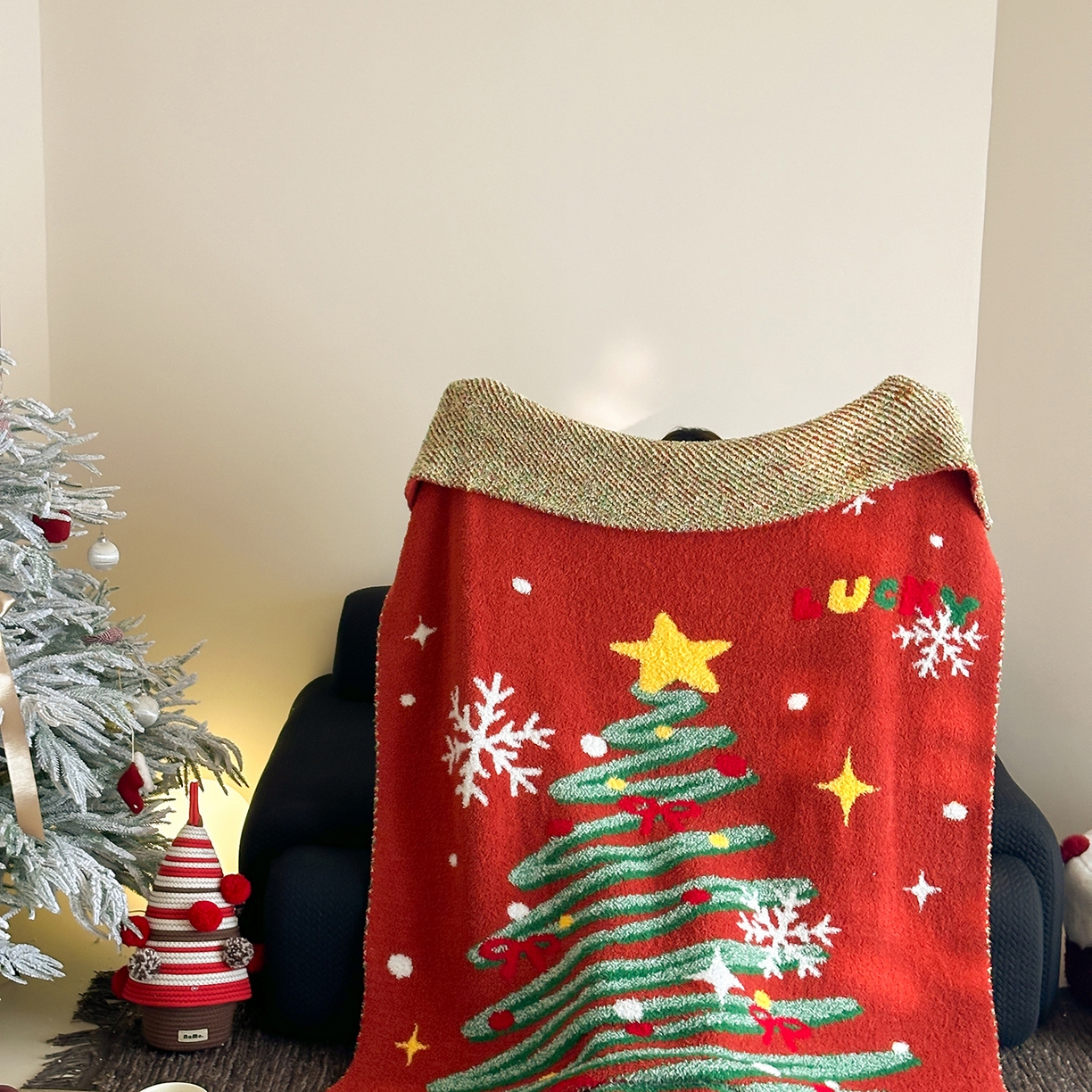 91家纺网 家纺一手货源 找家纺 觅糖家纺 2025新款圣诞限定暖绒盖毯 雪落松枝