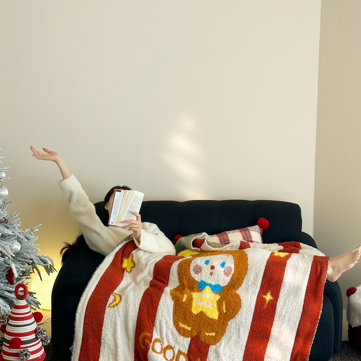 91家纺网 家纺一手货源 找家纺 觅糖家纺 2025新款圣诞限定暖绒盖毯 星愿熊仔