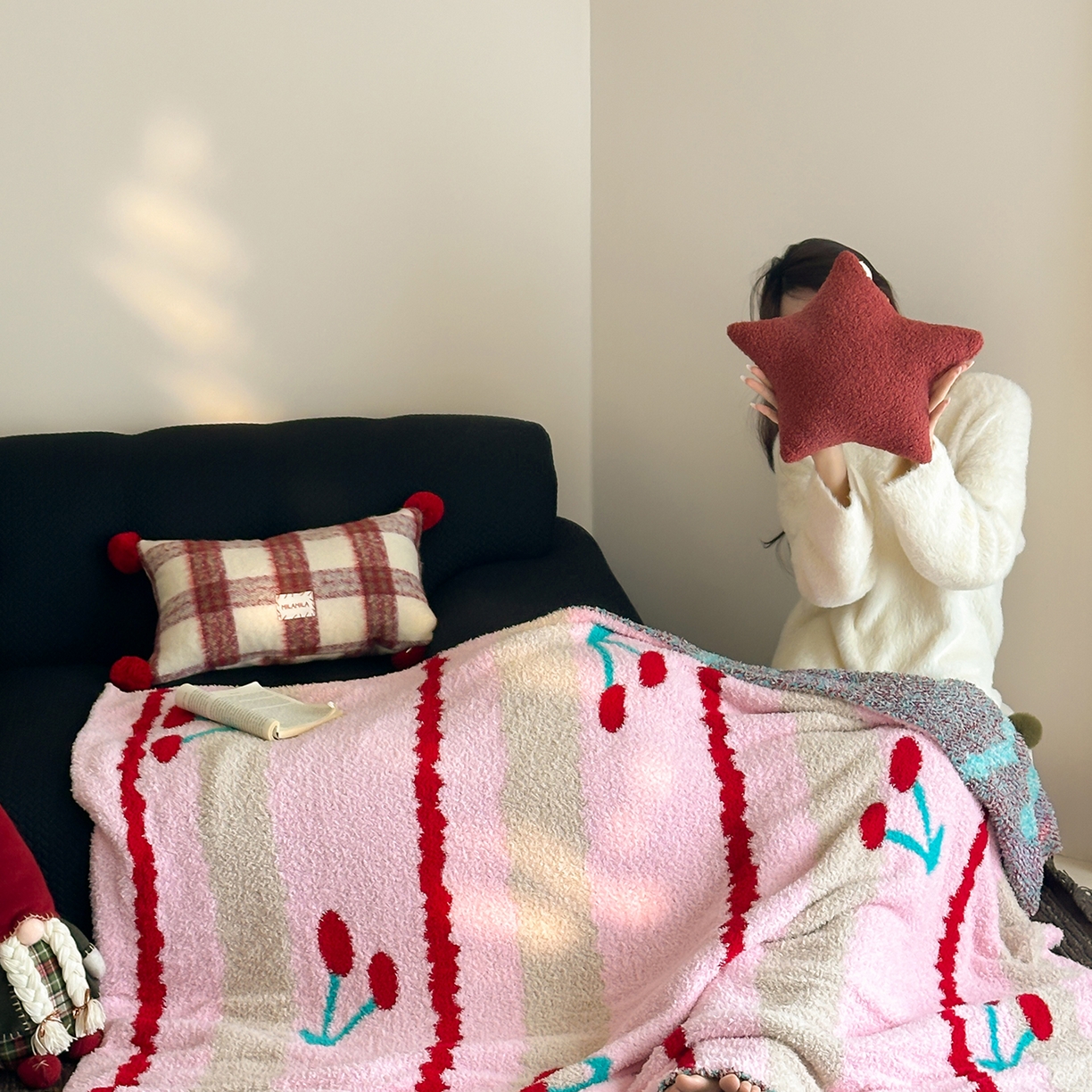 91家纺网 家纺一手货源 找家纺 觅糖家纺 2025新款圣诞限定暖绒盖毯 粉樱日记