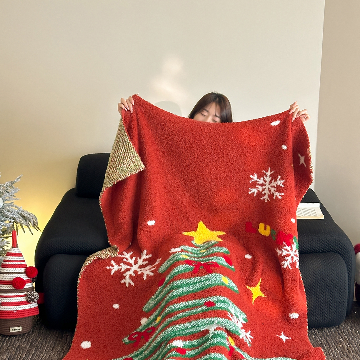 91家纺网 家纺一手货源 找家纺 觅糖家纺 2025新款圣诞限定暖绒盖毯 雪落松枝