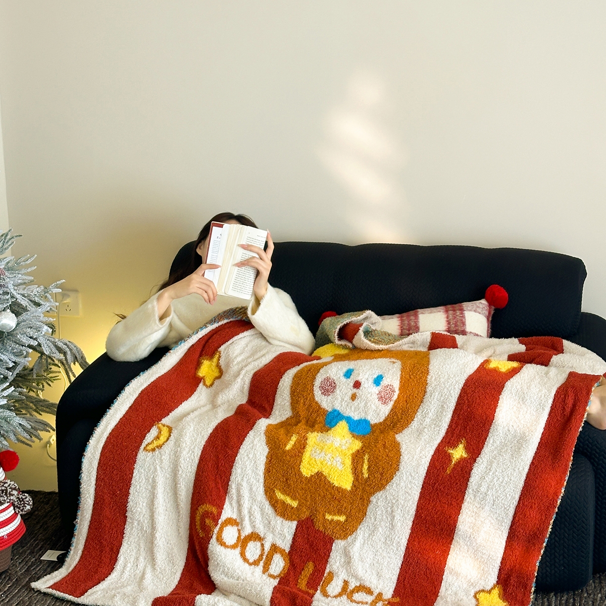 91家纺网 家纺一手货源 找家纺 觅糖家纺 2025新款圣诞限定暖绒盖毯 星愿熊仔