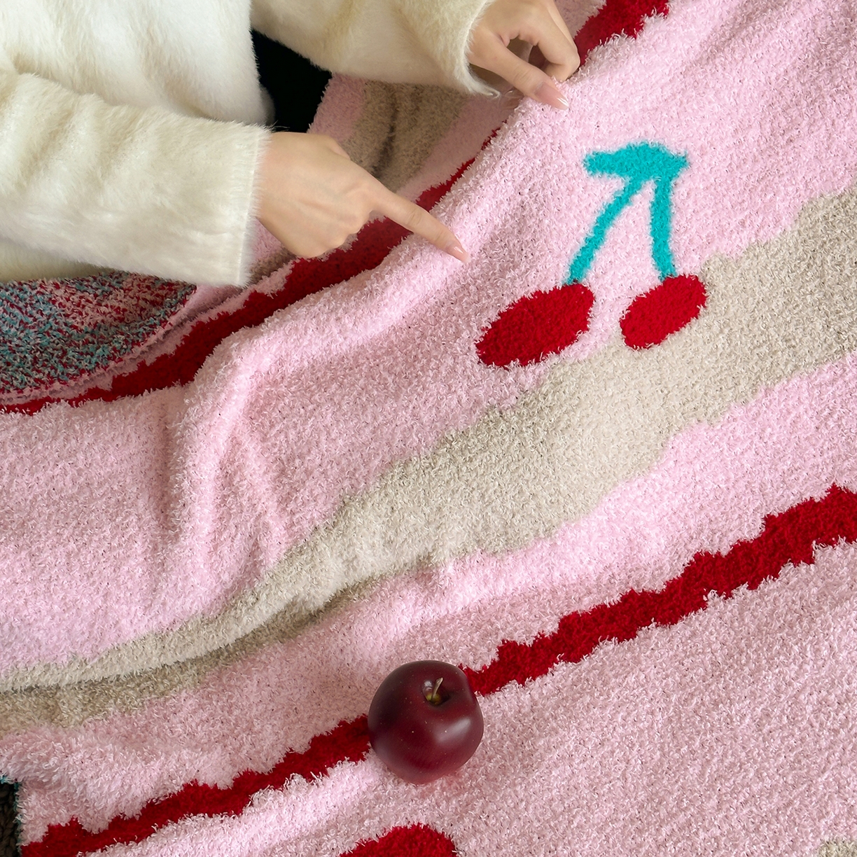 91家纺网 家纺一手货源 找家纺 觅糖家纺 2025新款圣诞限定暖绒盖毯 粉樱日记