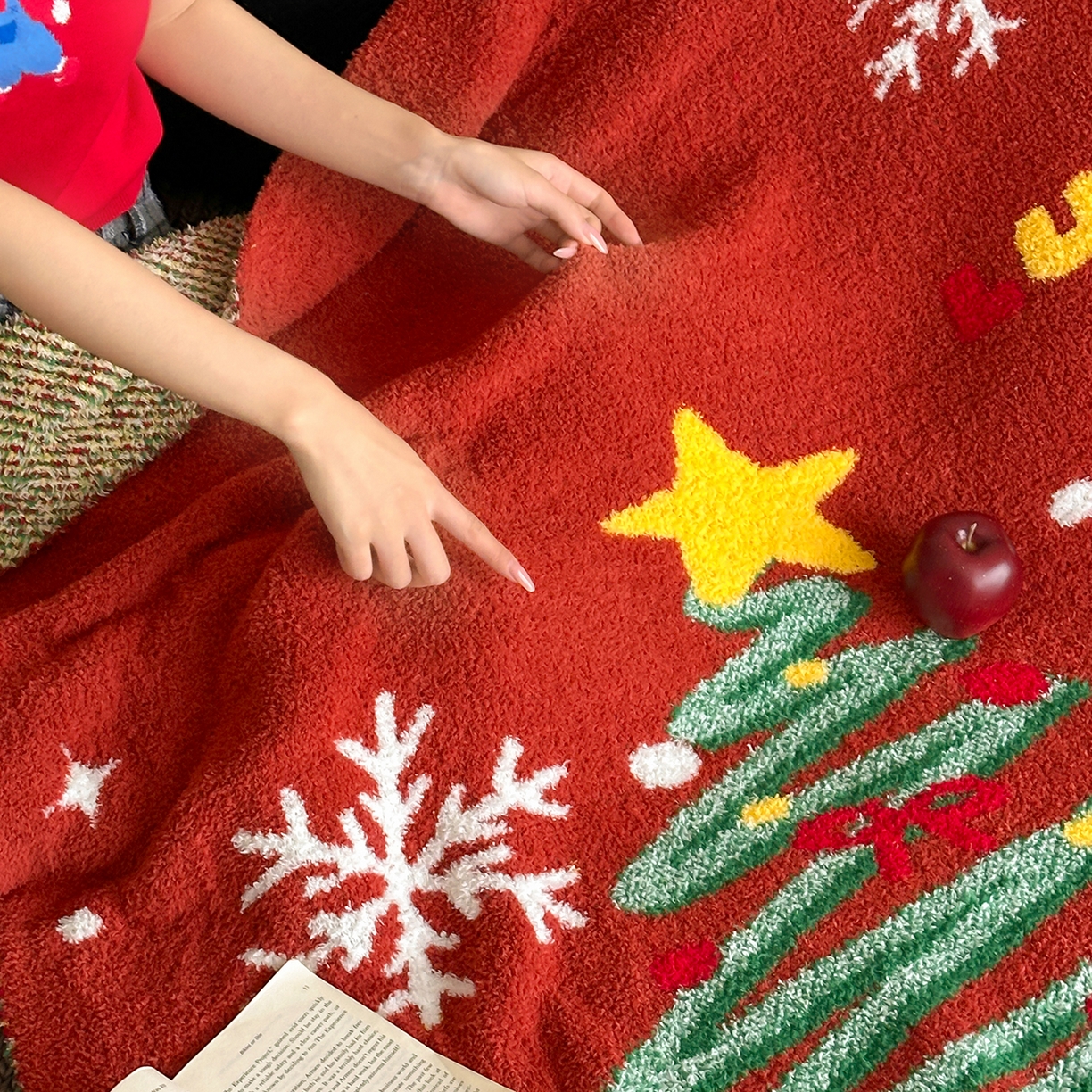 91家纺网 家纺一手货源 找家纺 觅糖家纺 2025新款圣诞限定暖绒盖毯 雪落松枝