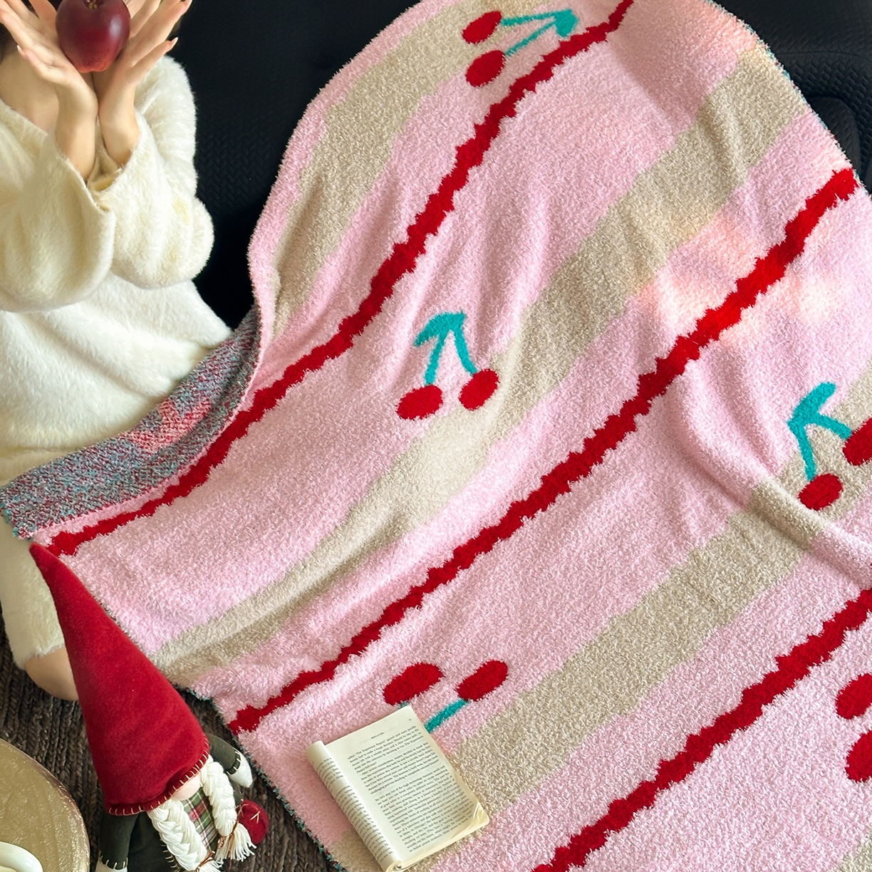 91家纺网 家纺一手货源 找家纺 觅糖家纺 2025新款圣诞限定暖绒盖毯 粉樱日记