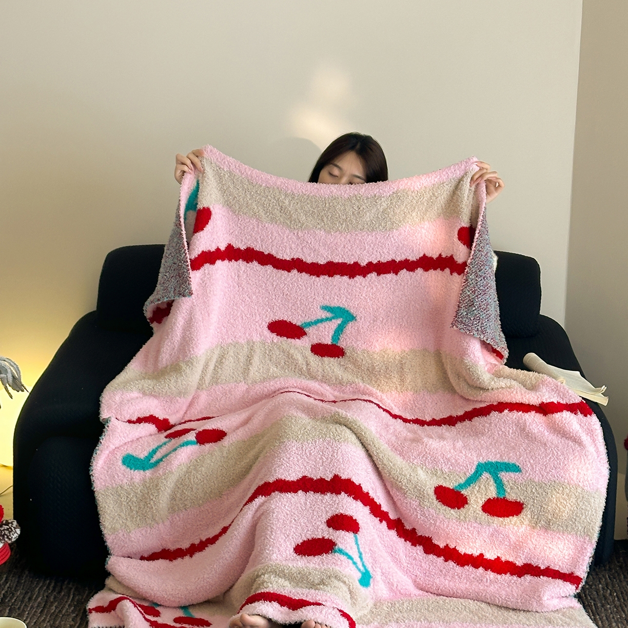 91家纺网 家纺一手货源 找家纺 觅糖家纺 2025新款圣诞限定暖绒盖毯 粉樱日记