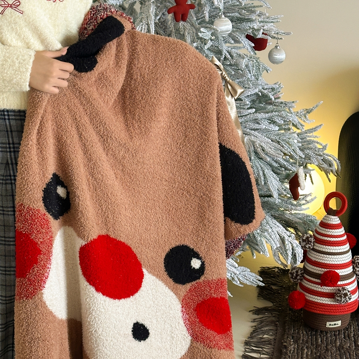 91家纺网 家纺一手货源 找家纺 觅糖家纺 2025新款圣诞限定暖绒盖毯 靡靡小鹿