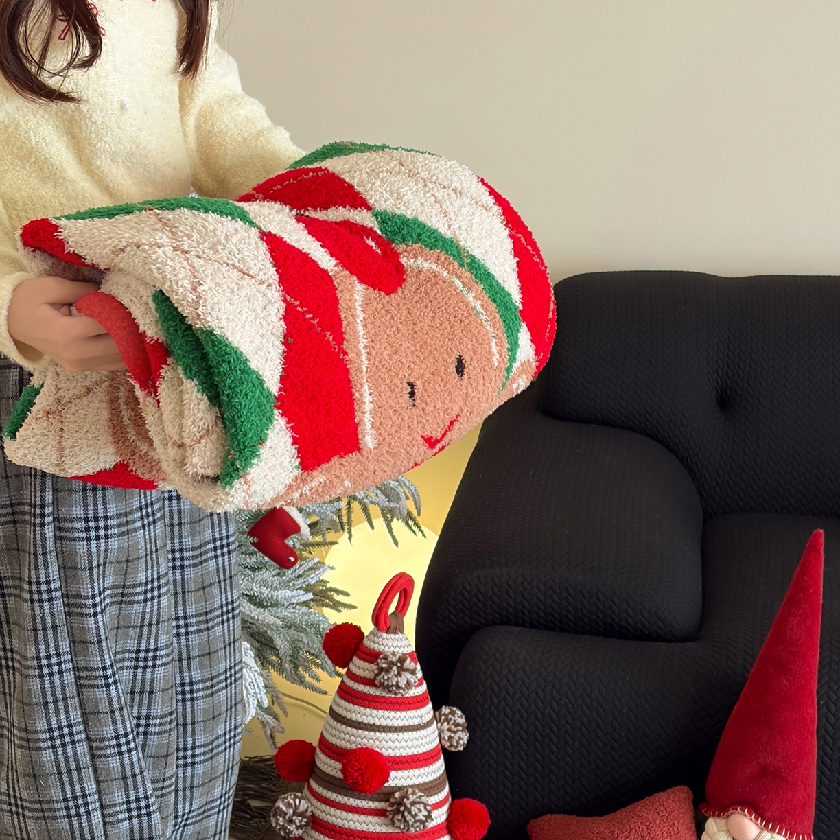 觅糖家纺 2025新款圣诞限定暖绒盖毯 圣诞姜饼菱