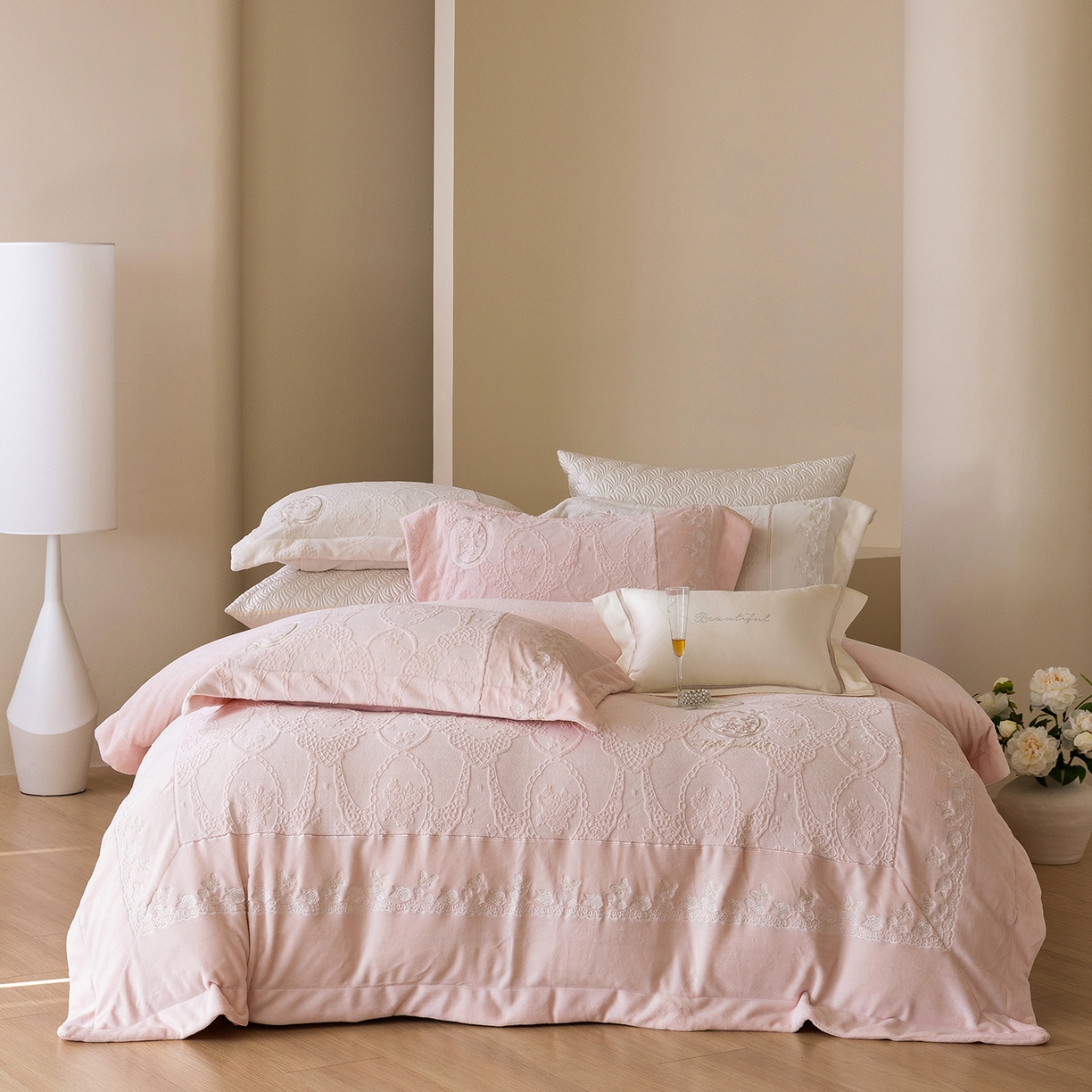 91家纺网 家纺一手货源 找家纺 （总）佳汐蓝家纺 2025新款100支贡缎提花全棉刺绣婚庆四件套-繁花佩影