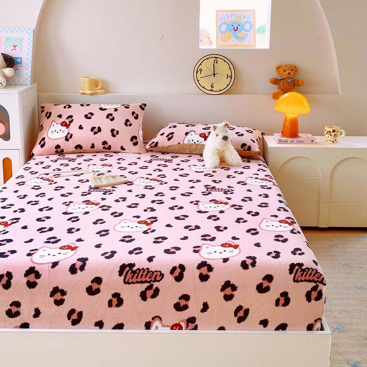 91家纺网 家纺一手货源 找家纺 葡萄家 2025年新款新增花型牛奶绒印花单床笠萌系卡通单品床笠床笠单件 豹纹猫粉