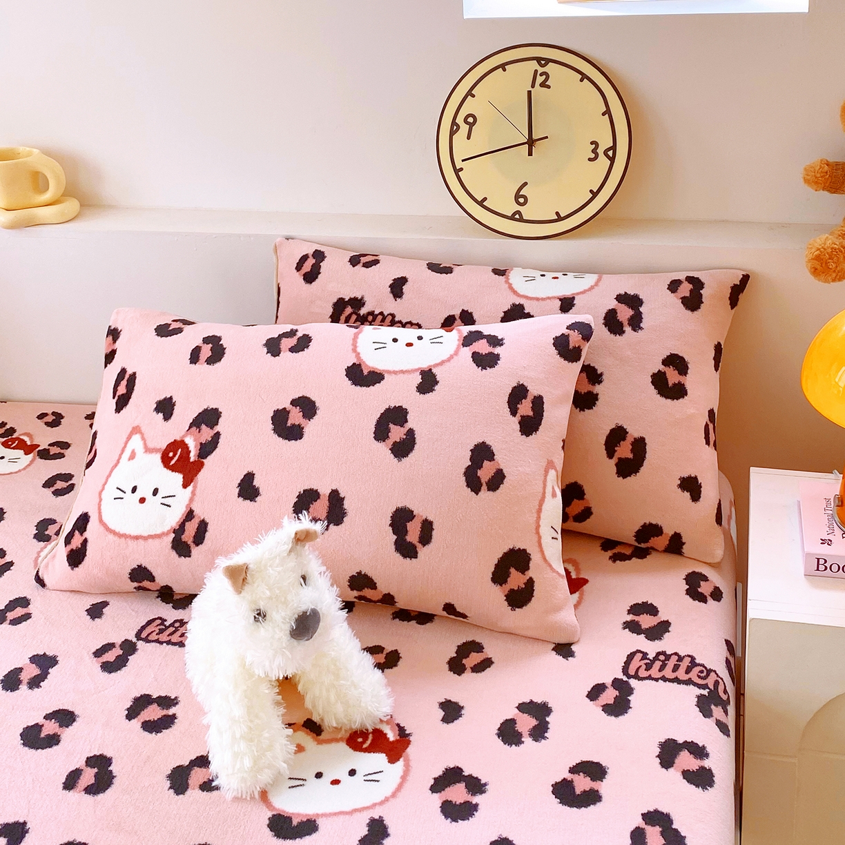 91家纺网 家纺一手货源 找家纺 葡萄家 2025年新款新增花型牛奶绒印花单床笠萌系卡通单品床笠床笠单件 豹纹猫粉