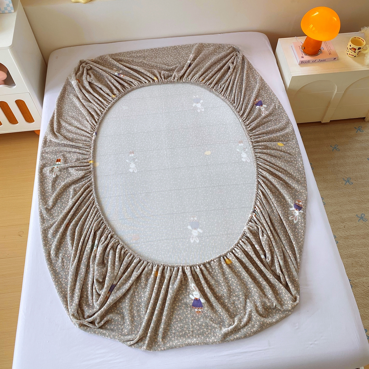 91家纺网 家纺一手货源 找家纺 葡萄家 2025年新款新增花型牛奶绒印花单床笠萌系卡通单品床笠床笠单件 萱花