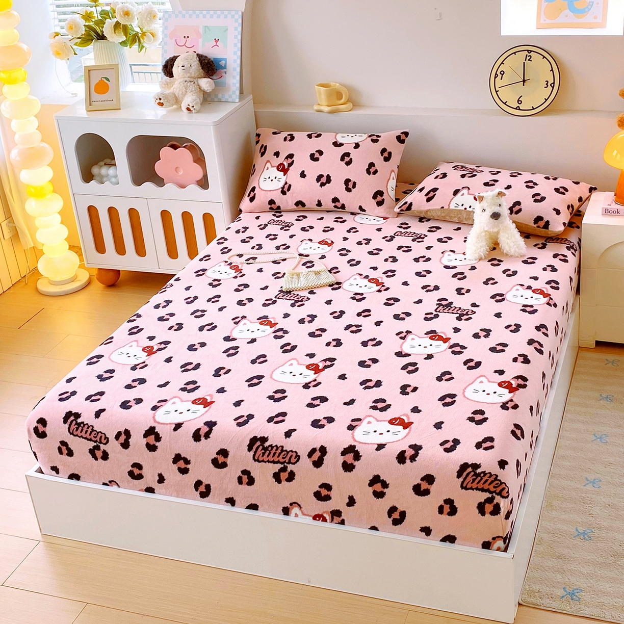 91家纺网 家纺一手货源 找家纺 葡萄家 2025年新款新增花型牛奶绒印花单床笠萌系卡通单品床笠床笠单件 豹纹猫粉