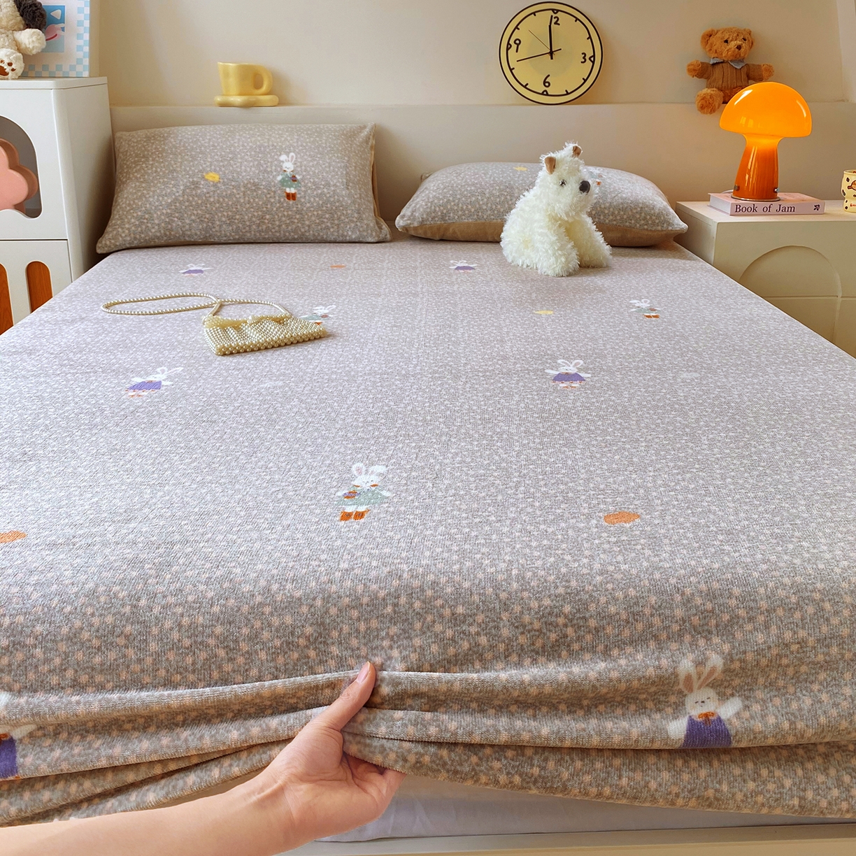 91家纺网 家纺一手货源 找家纺 葡萄家 2025年新款新增花型牛奶绒印花单床笠萌系卡通单品床笠床笠单件 萱花