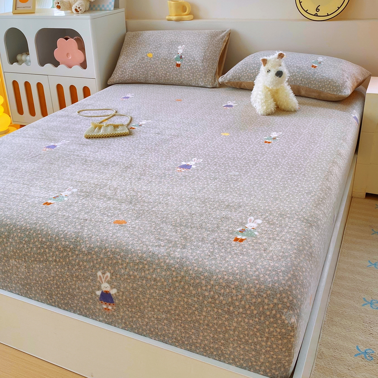 91家纺网 家纺一手货源 找家纺 葡萄家 2025年新款新增花型牛奶绒印花单床笠萌系卡通单品床笠床笠单件 萱花