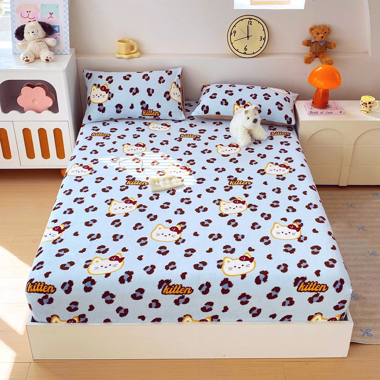 91家纺网 家纺一手货源 找家纺 葡萄家 2025年新款新增花型牛奶绒印花单床笠萌系卡通单品床笠床笠单件 豹纹猫蓝