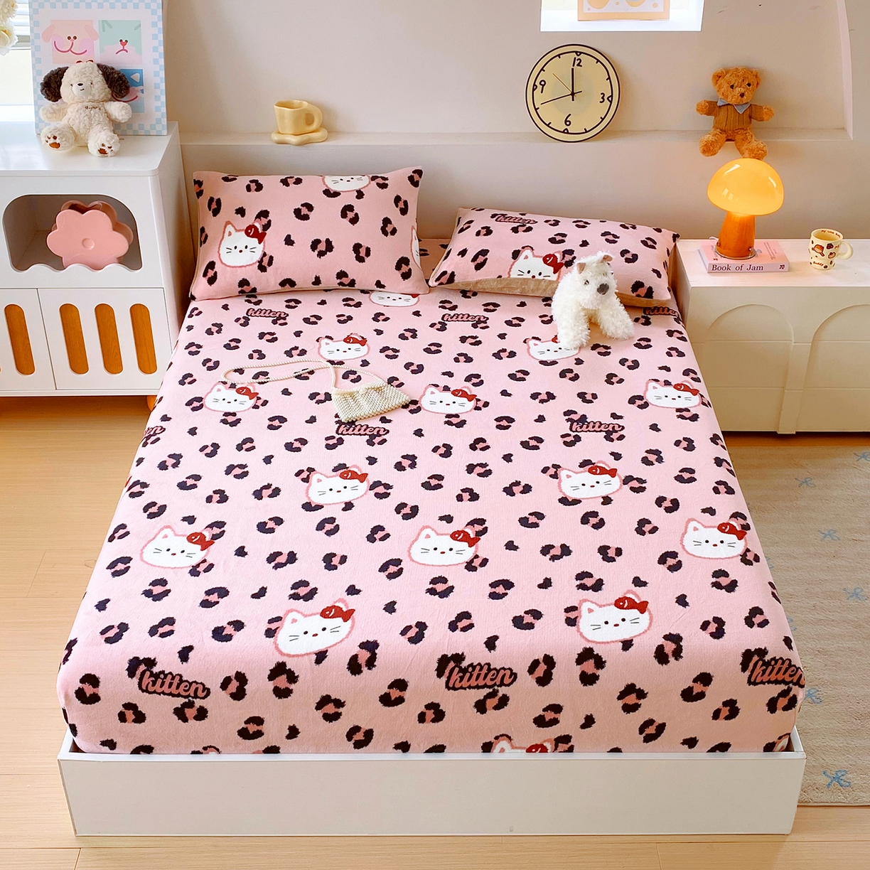 91家纺网 家纺一手货源 找家纺 葡萄家 2025年新款新增花型牛奶绒印花单床笠萌系卡通单品床笠床笠单件 豹纹猫粉