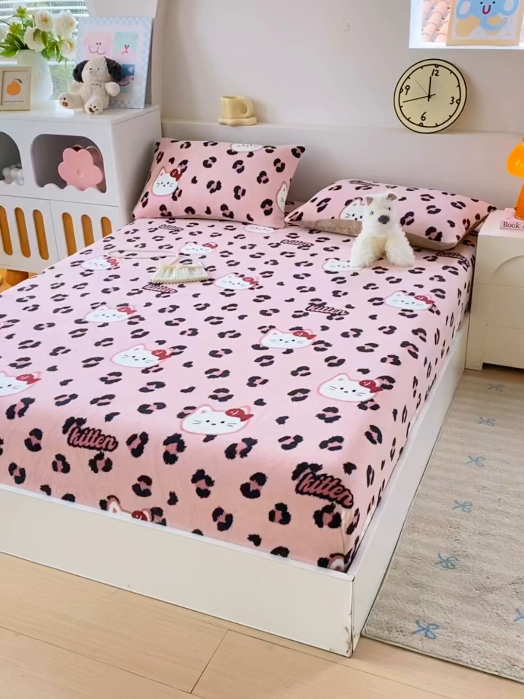 91家纺网 家纺一手货源 找家纺 葡萄家 2025年新款新增花型牛奶绒印花单床笠萌系卡通单品床笠床笠单件 豹纹猫粉