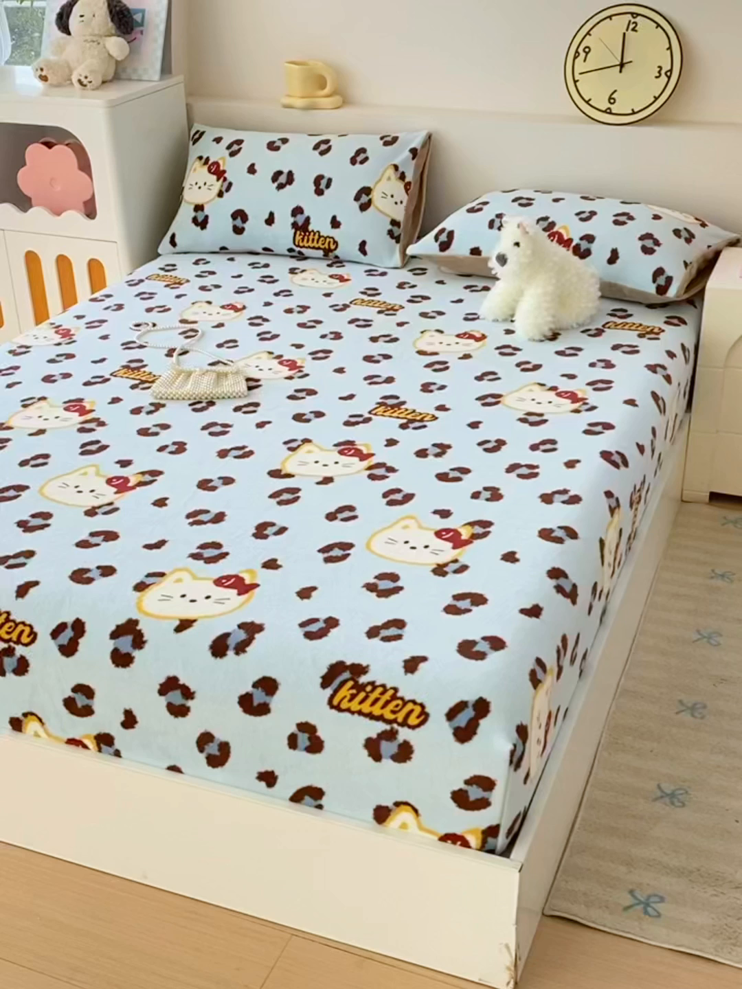 91家纺网 家纺一手货源 找家纺 葡萄家 2025年新款新增花型牛奶绒印花单床笠萌系卡通单品床笠床笠单件 豹纹猫蓝