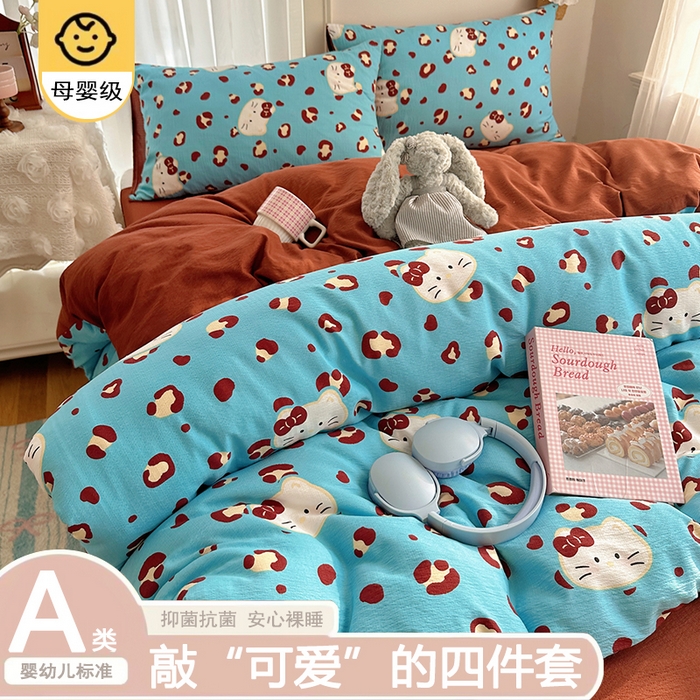 91家纺网 家纺一手货源 找家纺 贝扬思家纺 2025新款敲可爱的奶呼呼云感双层纱简约四件套系列-超级治愈~ 大脸二胡猫-蓝