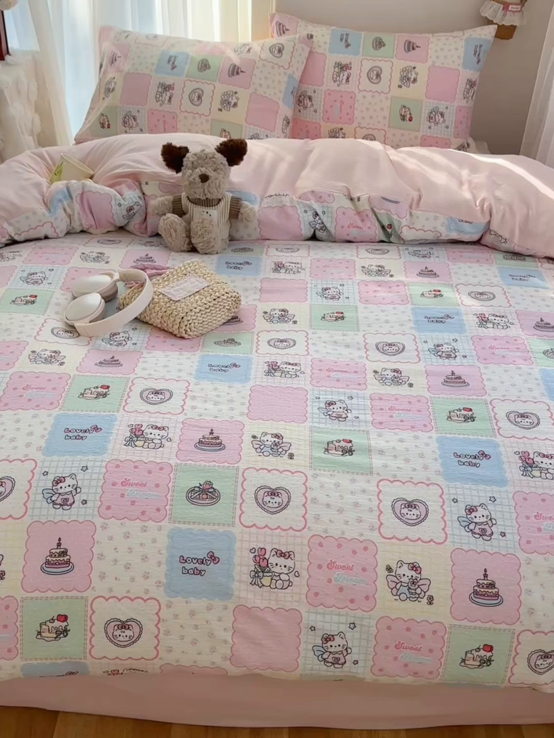 91家纺网 家纺一手货源 找家纺 贝扬思家纺 2025新款敲可爱的奶呼呼云感双层纱简约四件套系列-超级治愈~ 蛋糕派