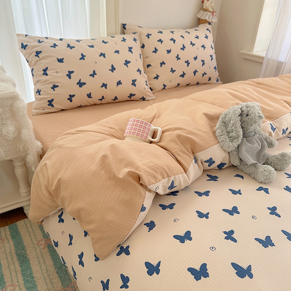 91家纺网 家纺一手货源 找家纺 贝扬思家纺 2025新款敲可爱的奶呼呼云感双层纱简约四件套系列-超级治愈~ 蝴蝶剪影