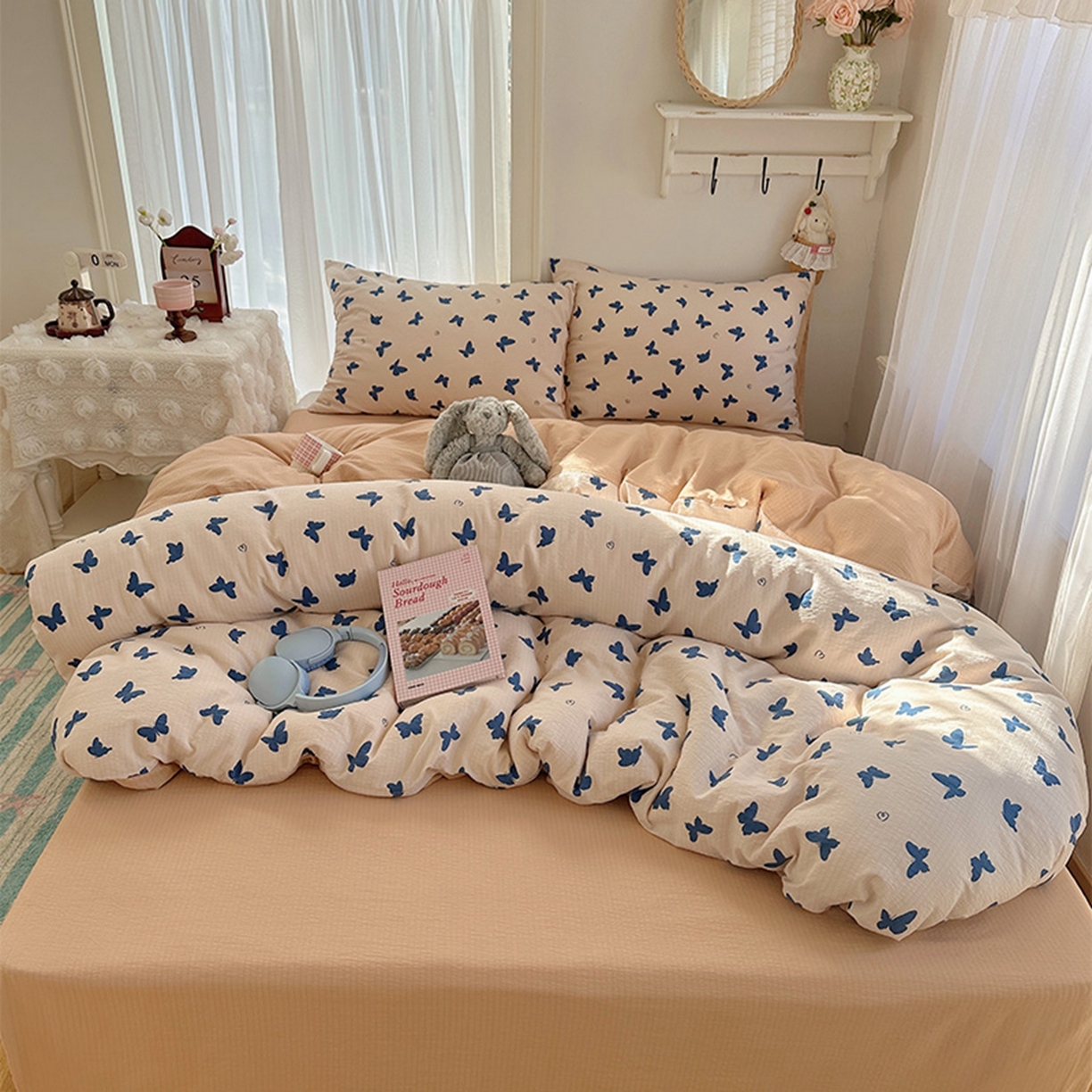 91家纺网 家纺一手货源 找家纺 贝扬思家纺 2025新款敲可爱的奶呼呼云感双层纱简约四件套系列-超级治愈~ 蝴蝶剪影