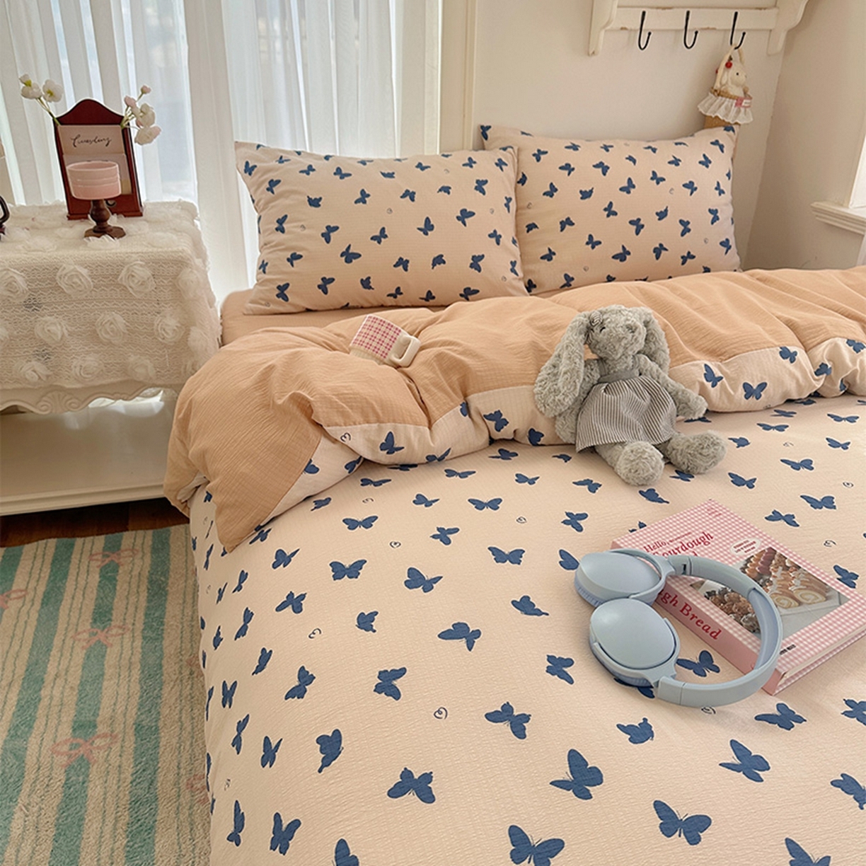 91家纺网 家纺一手货源 找家纺 贝扬思家纺 2025新款敲可爱的奶呼呼云感双层纱简约四件套系列-超级治愈~ 蝴蝶剪影